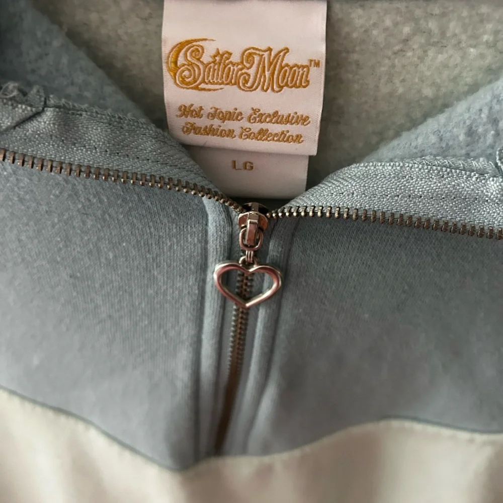 EUC SAILOR MOON HOT TOPIC Blue Graphic Hoodie W/Front Pockets Long Sleeve Silver - Picture 4 of 16